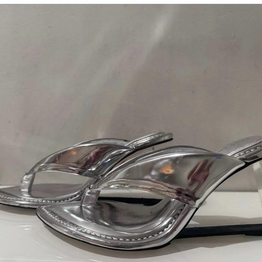 Good American Silver Metallic Pointed Thong Heels - Picture 7 of 13